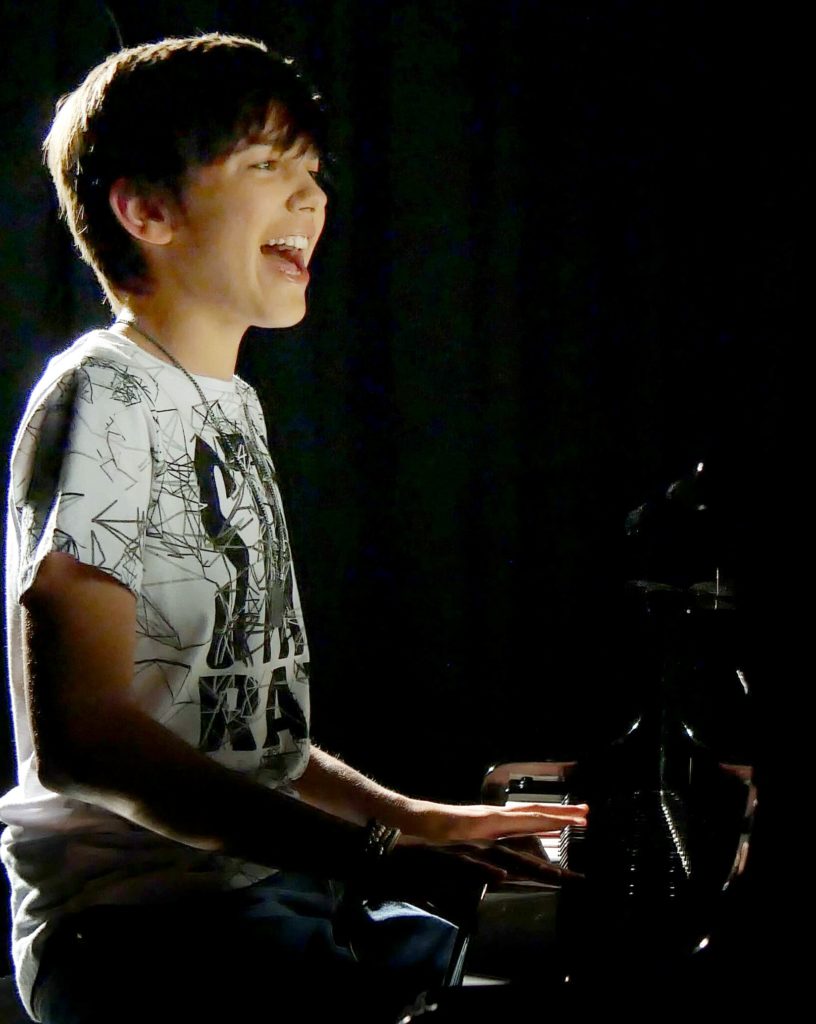 Henno William Live at piano